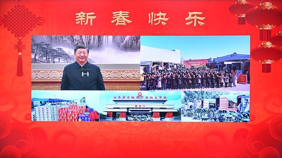 2023年1月18日，习近平总书记通过视频连线，同北京新发地农产品批发市场的商户和采购年货的群众亲切交流。