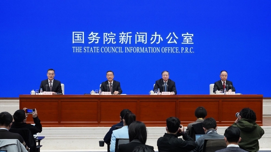 国新办举行“权威部门话开局”系列主题新闻发布会，介绍2023年全面推进乡村振兴重点工作（图片来源：CFP）