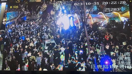 要不咱们小酌一杯？特朗普为了查尔斯三世取消威士忌关税