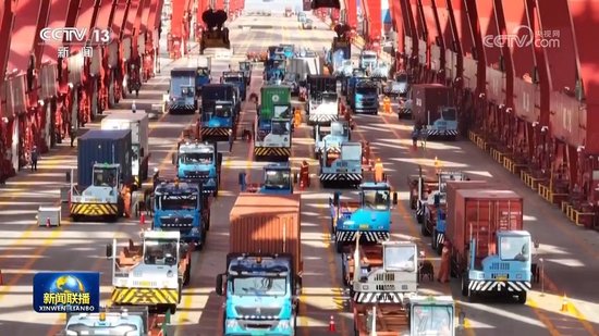 【学习贯彻四中全会精神·一线见闻】“钢铁驼队”驰新程