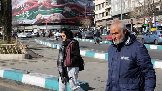 美伊都要军演，紧张局势拉满，沙特、阿联酋却对美国“亮红灯”