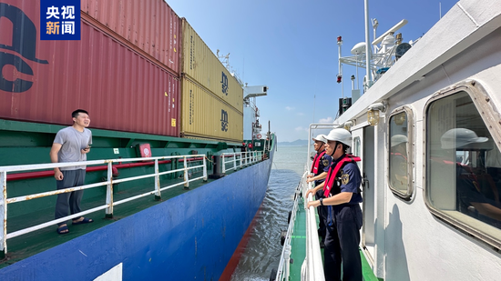 视频丨台风“白海豚”逐渐靠近浙江福建 沿海多地停航停工应对防范