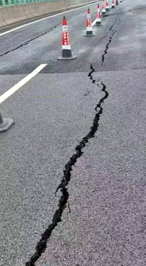 湖南省交通厅回应“安慈高速开通2年半就出现裂缝”：情况属实，正在处置