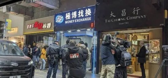 香港5800万日元抢劫案进展：警方已拘捕6人，包括3名日本人、2名内地人及1名本地人，其中1人是报案人，初步判断他为劫匪内应