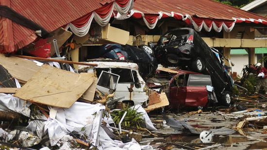 图为印尼地震受灾区域的画面。（图：美联社资料图）