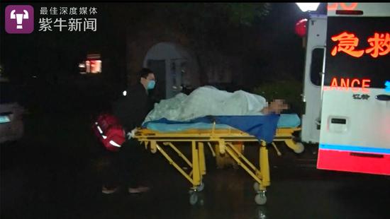 获救教师:大深夜神秘获救 一群科学家用它救百余人 吕小康被送往急救
