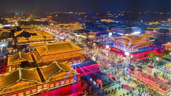 111亿元！1474万人次！