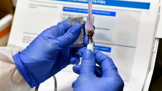 莫得纳公司研发的新冠疫苗（图源：美联社）