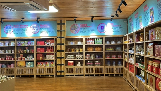 △“山谷市集”展厅一隅(总台央视记者李辉拍摄)