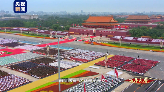 记录百年盛典背后的感人故事!