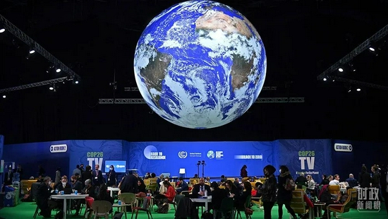  △2021年11月10日，中国和美国在联合国气候变化格拉斯哥大会期间发布《中美关于在21世纪20年代强化气候行动的格拉斯哥联合宣言》。（图/视觉中国）