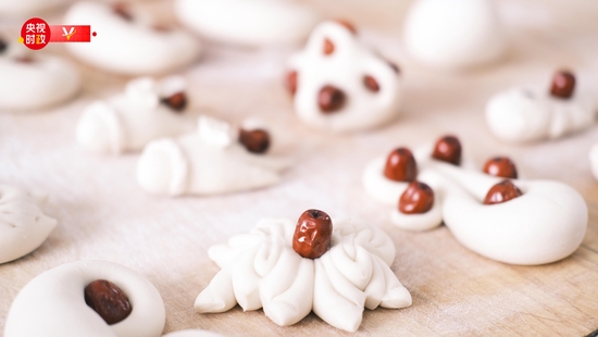 △图为霍州年馍，具有“舌尖上的美食、指尖上的艺术”之美称