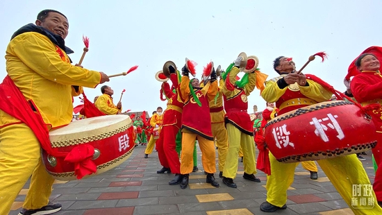 △段村威风锣鼓表演。（总台央视记者郭晓龙拍摄）