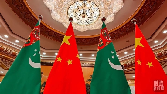 ��������˹̹���������Ǻ��졣����̨���Ӽ������������㣩