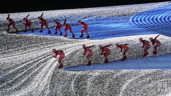 ����Ļʽ�ϣ������˶�Ա������������³����Ĺ켣������̨�������������㣩