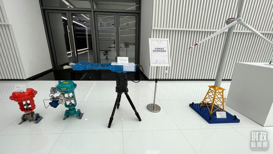 △洋浦展示馆内的“先进制造及绿色再制造”展区。（总台央视记者邢彬拍摄）