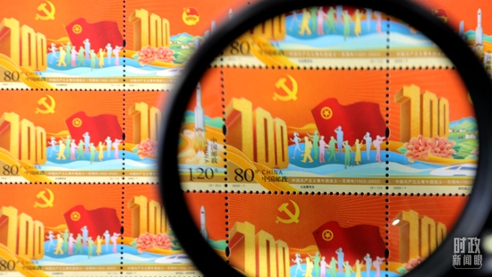 △2022年5月，中国邮政发行《中国共产主义青年团成立一百周年》纪念邮票。（图丨视觉中国）