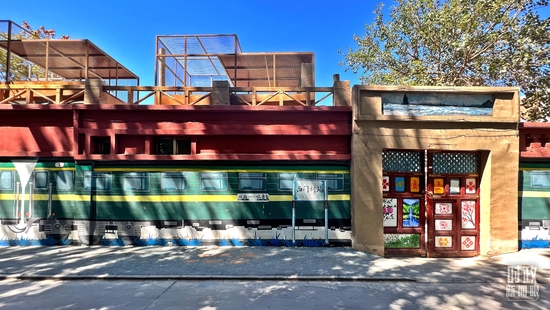 △吐鲁番新城西门村景。（总台央视记者杨新禹拍摄）