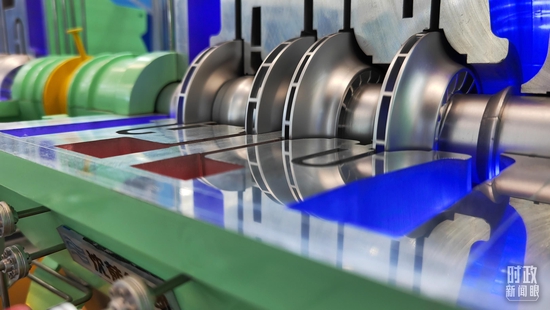  △新松公司，140万吨乙烯三机模型展示。（总台央视记者彭汉明拍摄）