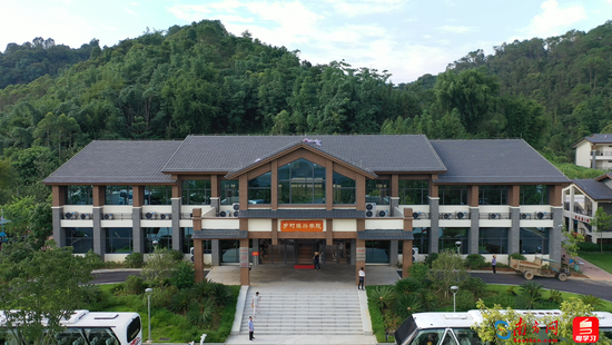 乡村振兴学院环境优美，安静舒适。