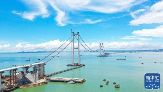  这是深中通道关键控制性工程伶仃洋大桥的建设现场（10月16日摄，无人机照片）。新华社发（张政 摄）