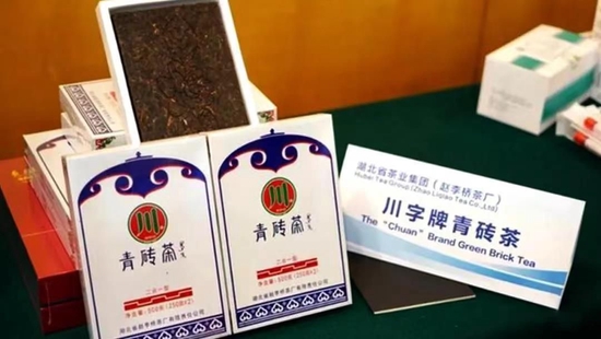 △蒙古国人民最爱的奶茶以青砖茶为原料，中国湖北在回礼中特意准备了青砖茶。