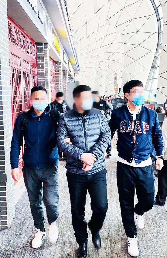 广州警方捣毁诱骗求职者贷款整容团伙 14人相继