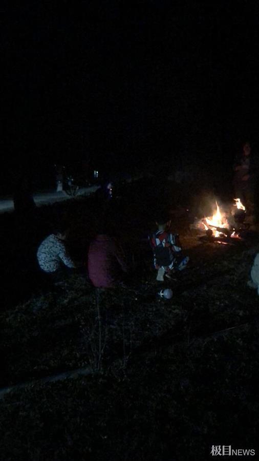 云南漾濞震中村民讲述：一家10多口刚逃出房子就塌了 来不及抢出财物休闲区蓝鸢梦想 - Www.slyday.coM