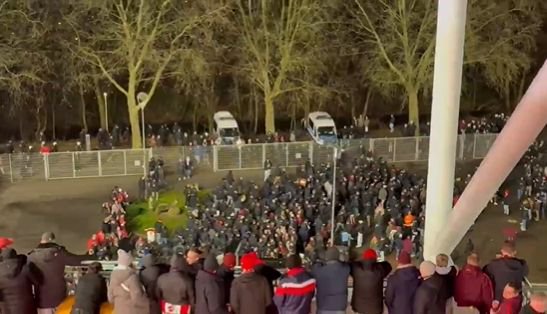 图片报：科隆球迷声称入场时被要求接受裸体检查，警方予以否认