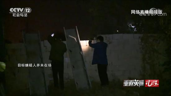 涉黑团伙:涉黑团伙逼人街头殴打他人 警方带全城追捕