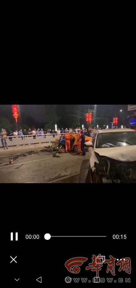 西安南门附近发生惨烈车祸 肇事男子疑酒驾逆行撞上出租车