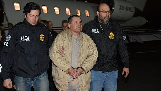 2017年1月19日，美国纽约，墨西哥毒枭古兹曼被引渡至美国。图片来源：视觉中国