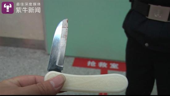 获救教师:大深夜神秘获救 一群科学家用它救百余人 吕小康准备用来自杀的水果刀