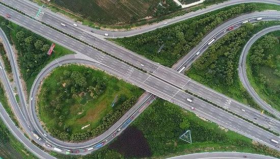 京港澳高速。图片来源：视觉中国