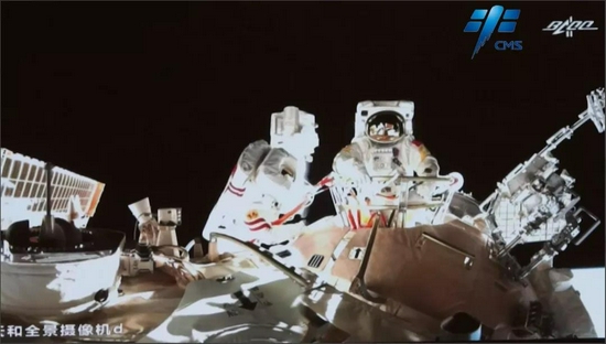 神舟十三号航天员乘组圆满完成首次出舱活动