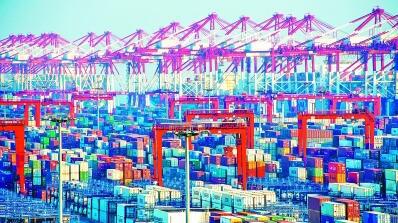 上海洋山深水港。程国强摄 光明图片/视觉中国