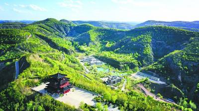 延安市吴起县的退耕还林森林公园.新华社发