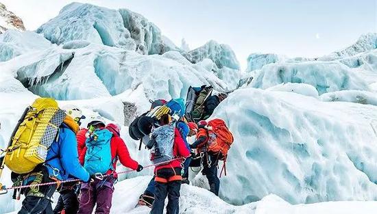 登珠峰是一趟充满未知、艰苦甚至死亡的旅程。(图片来源:范波)