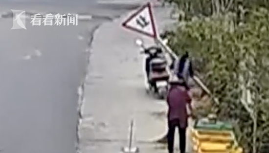 大妈强拆交通指示牌被行政拘留:影响我抄近道