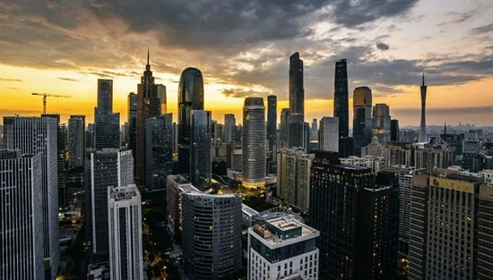 广州深圳gdp_GDP十强城市席位落定:深圳仅9.7%房地产投资暴跌致失速(2)