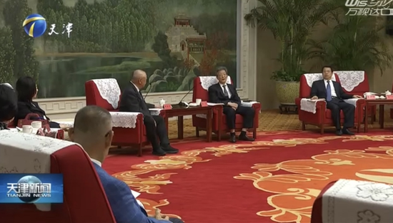 重要背景下,张工与台湾客人会面_新浪新闻