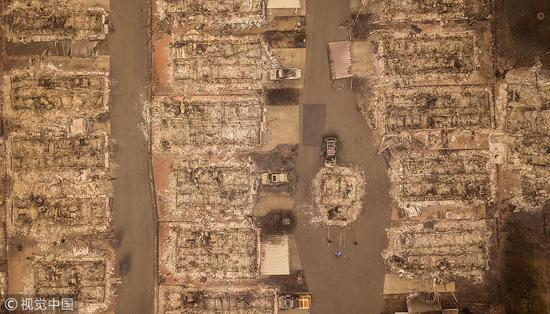 被大火摧毁的天堂镇 图片来自视觉中国