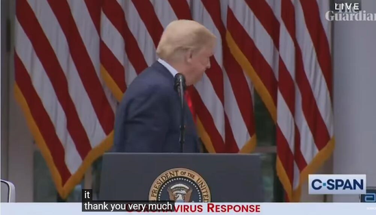  特朗普转身离开发布会现场