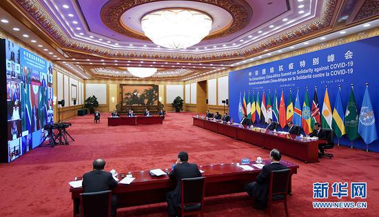  6月17日晚，国家主席习近平在北京主持中非团结抗疫特别峰会并发表题为《团结抗疫　共克时艰》的主旨讲话。 本次峰会由中国和非洲联盟轮值主席国南非、中非合作论坛共同主席国塞内加尔共同发起，以视频方式举行。 新华社记者 丁海涛 摄
