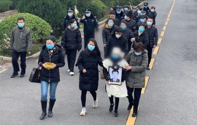 五小时抢救后醒来，他对身边战友说了这句话…