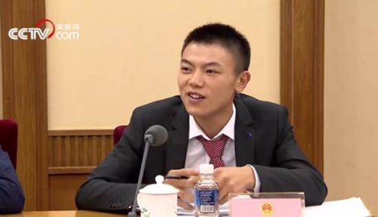 邹彬当选全国人大代表，图为其在湖南代表团小组会上发言