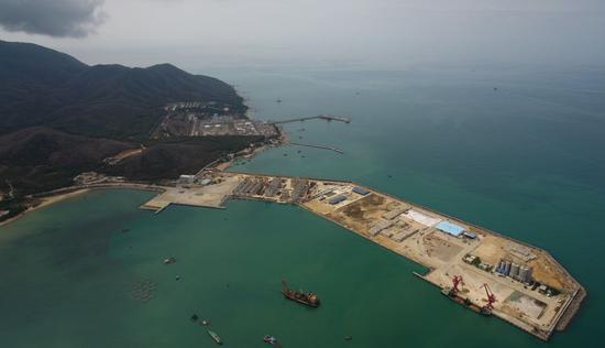 这是4月9日拍摄的三亚崖州湾科技城南山港（无人机照片）。新华社记者 杨冠宇 摄