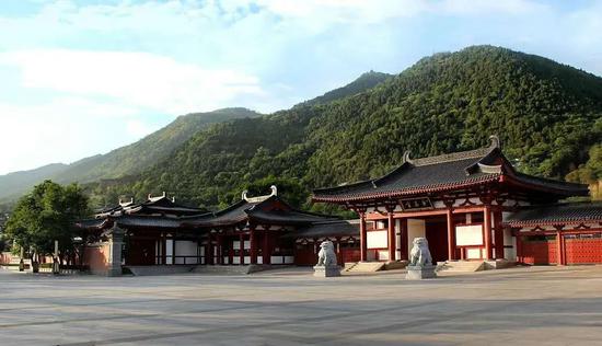 111亿元！1474万人次！