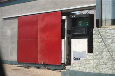 河北定州黑加油站难禁 原因竟是有人内外勾结通风报信