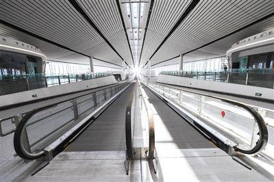 6月22日,大兴机场电梯设备配备了先进的安全防护措施.